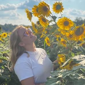 Meet your Posher, Lauren